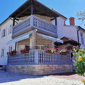 foglaljon itt